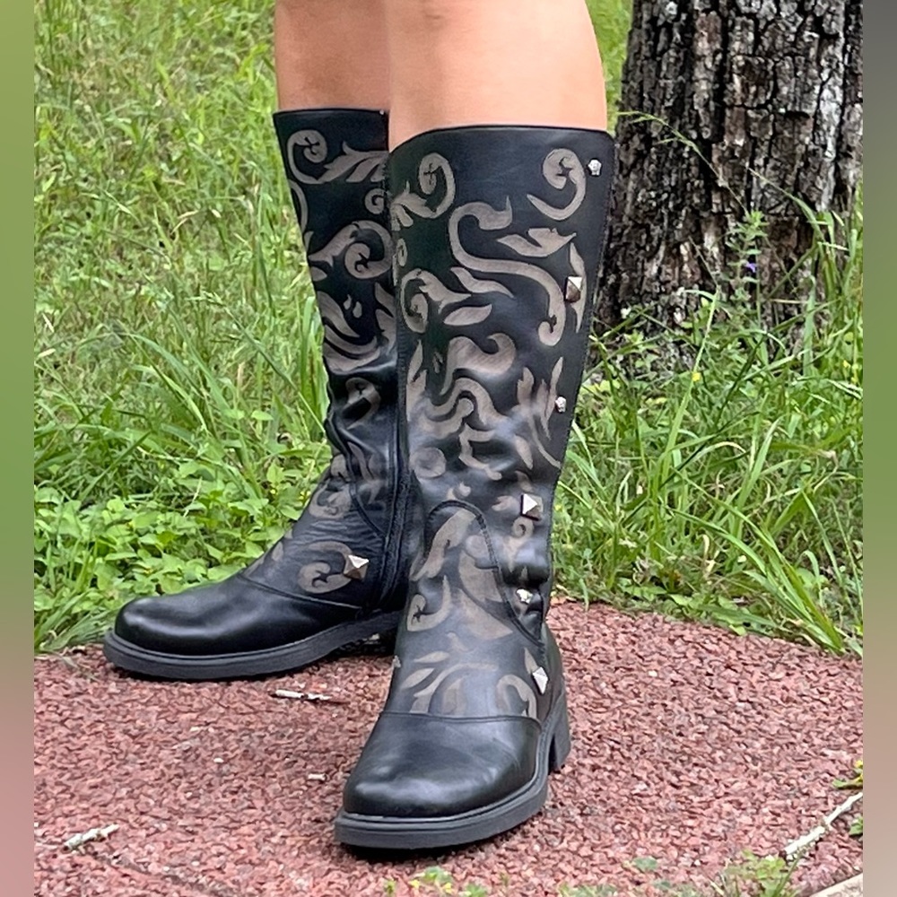 🖤 Versace Boots! Authentic Vintage Black Leather Medusa Studs! Sz 36 US 6